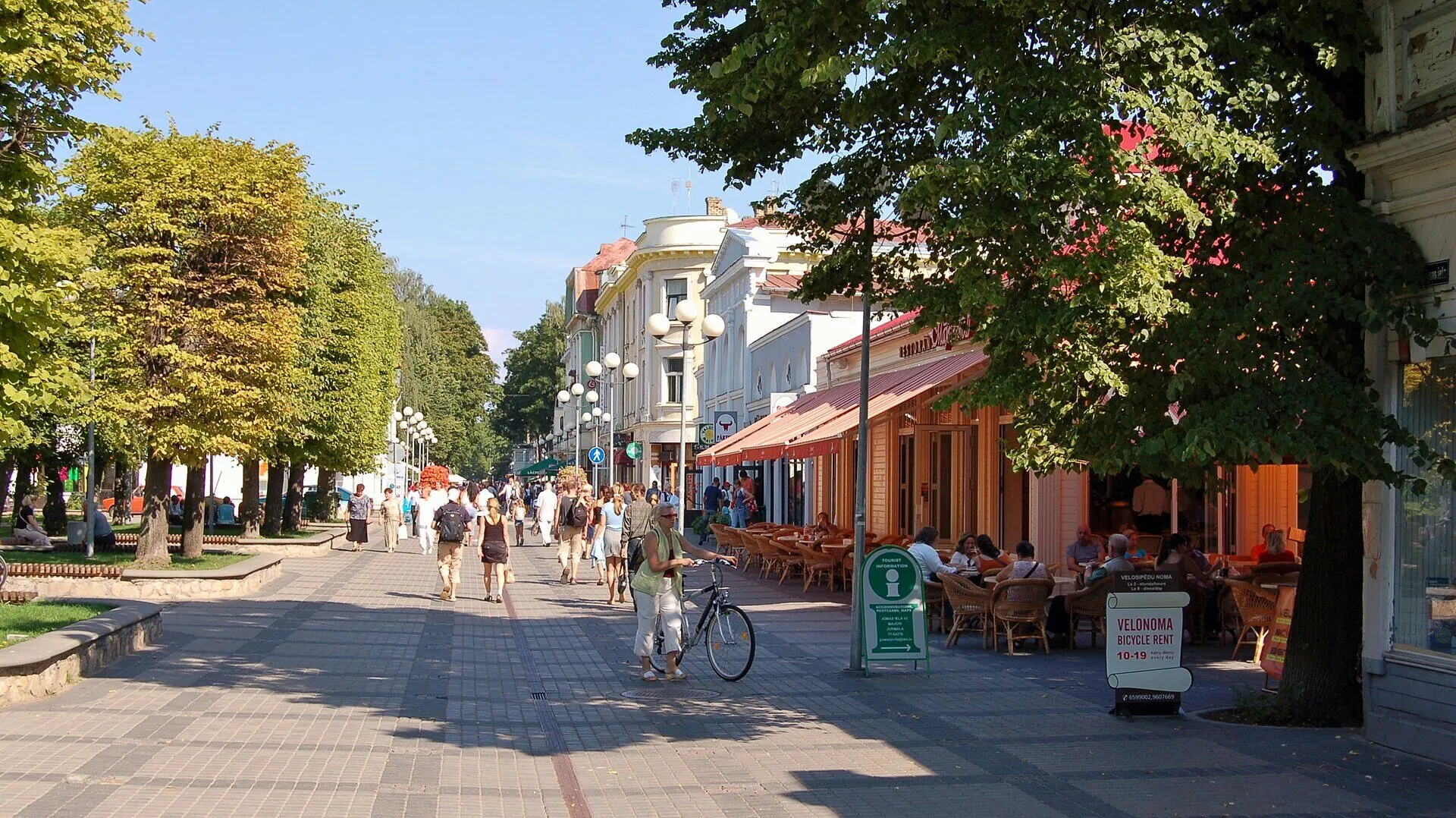 Jomas Street in Jurmala with pedestrians, cafes, and wooden buildings